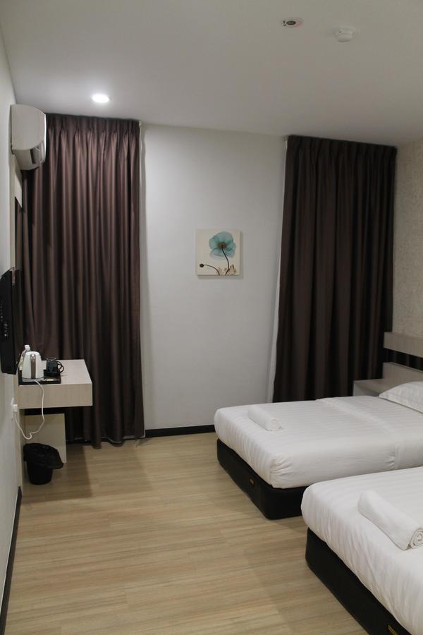 The Velton Inn บินตูลู ภายนอก รูปภาพ